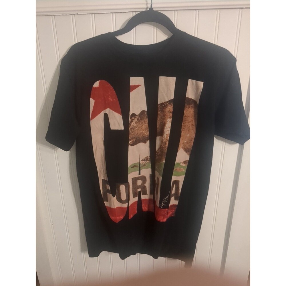 California Flag Ring of Fire Bear  T-Shirt Medium Black Short Sleeves
